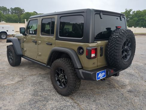Used 2025 Jeep Wrangler Unlimited Sport AWD/4WD image 5