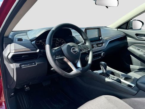 Used 2025 Nissan Altima 2.5 SV image 6