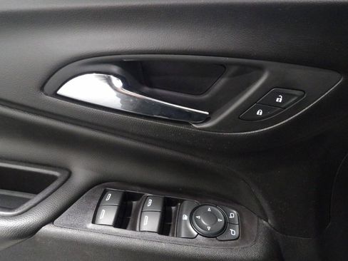 Used 2019 Chevrolet Equinox LT FWD image 9