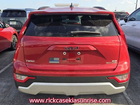 Used 2023 Kia Niro EX image 5