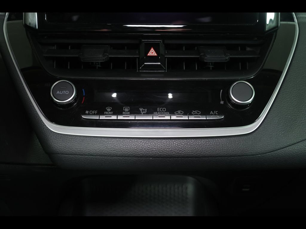 Used 2025 Toyota Corolla LE FWD image 23