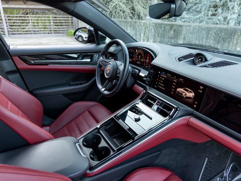 Certified 2024 Porsche Panamera image 52