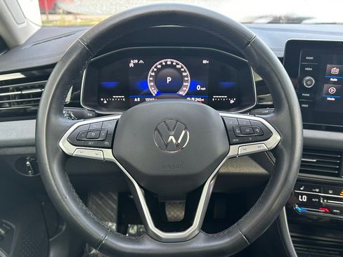 Used 2025 Volkswagen Jetta SE FWD image 14