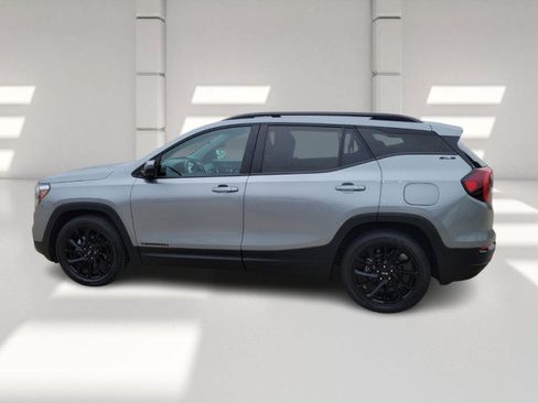 Used 2023 GMC Terrain SLE w/ Elevation Edition image 4
