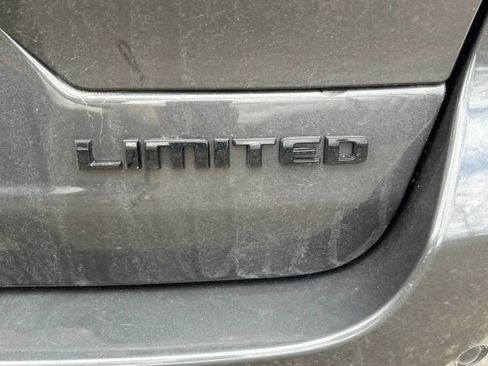 Used 2024 Jeep Grand Cherokee Limited w/ Black Appearance Package image 12