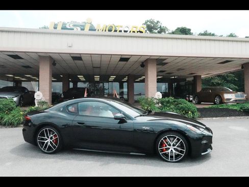 Used 2024 Maserati GranTurismo Trofeo AWD/4WD image 1