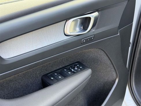 Certified 2026 Volvo XC40 B5 Plus w/ Protection Package Premier image 19