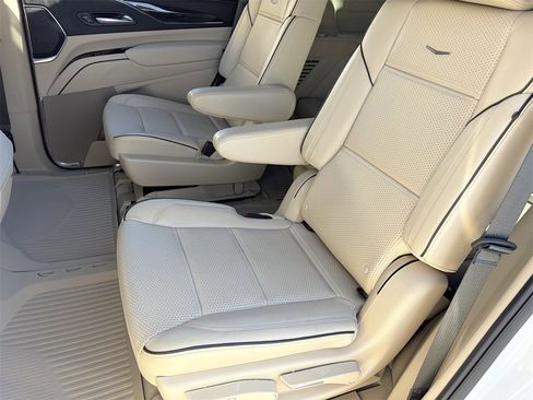 Certified 2023 Cadillac Escalade Premium Luxury w/ Performance Package image 17