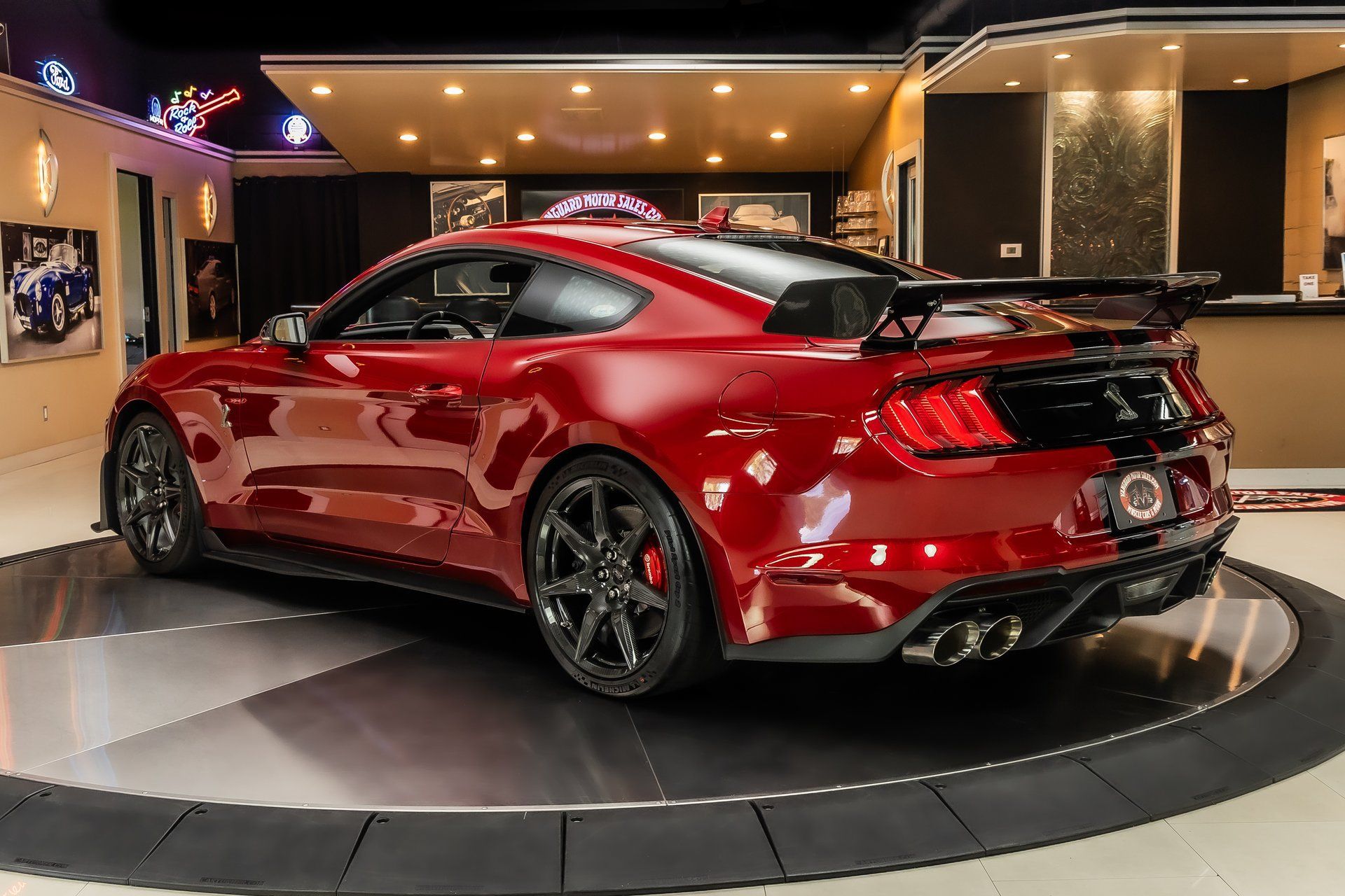 Used 2020 Ford Mustang Shelby GT500 w/ Carbon Fiber Track Pack RWD image 16