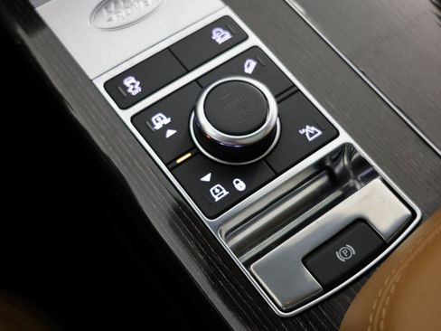 Used 2019 Land Rover Range Rover Autobiography image 29