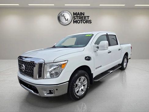 Used 2017 Nissan Titan SV image 1