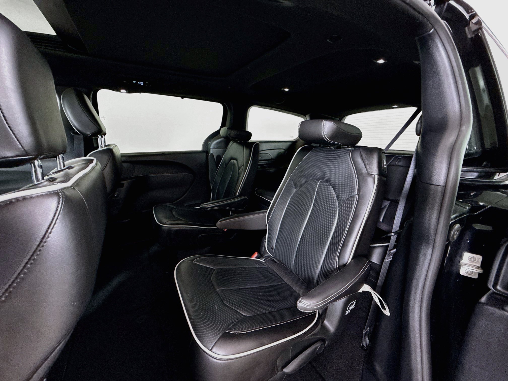 Used 2026 Chrysler Pacifica Limited w/ S Appearance Package FWD image 23