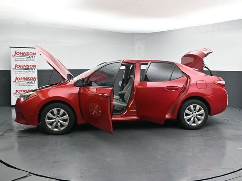Used 2016 Toyota Corolla LE FWD image 28