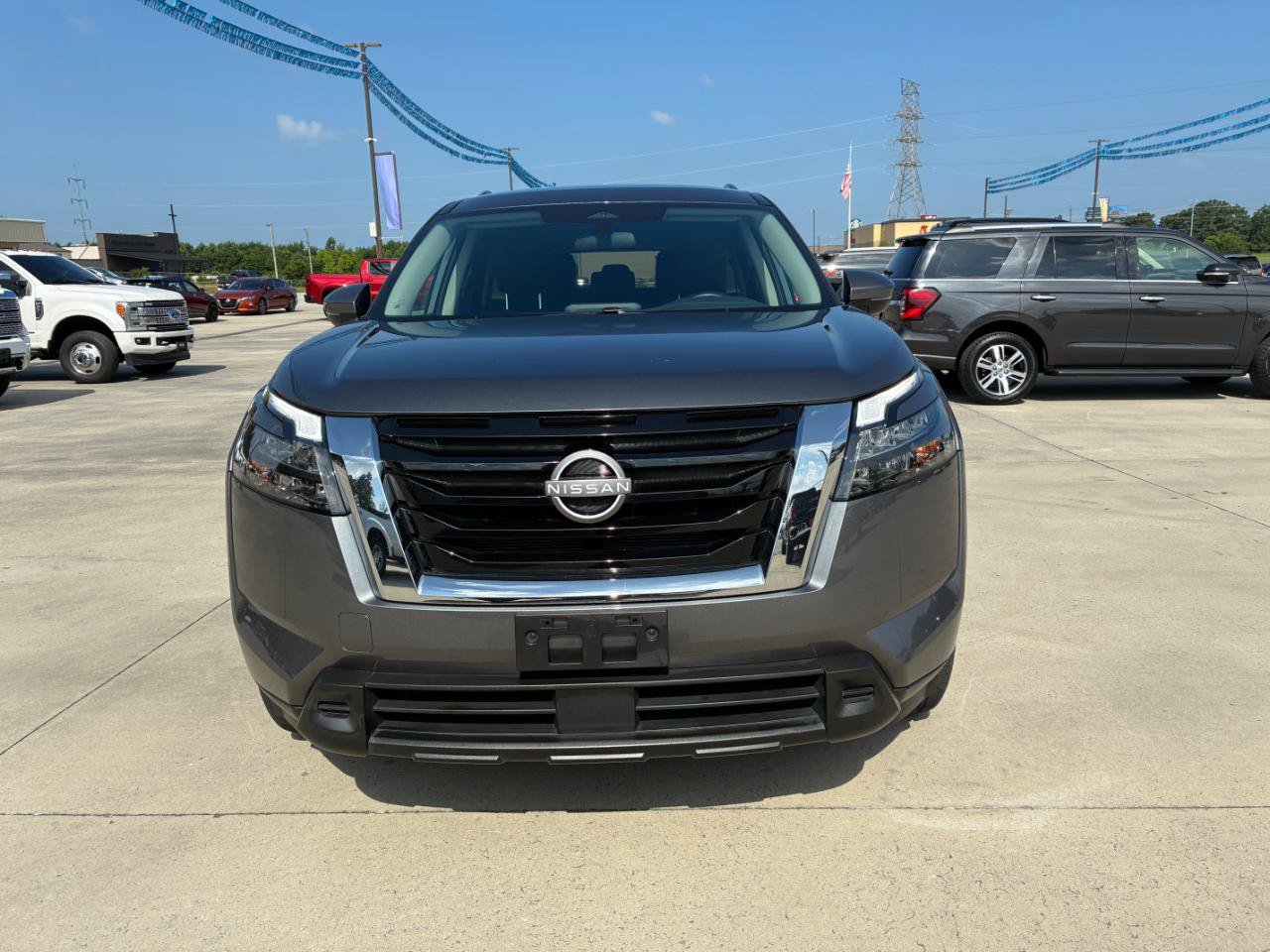 Used 2024 Nissan Pathfinder SV FWD image 3