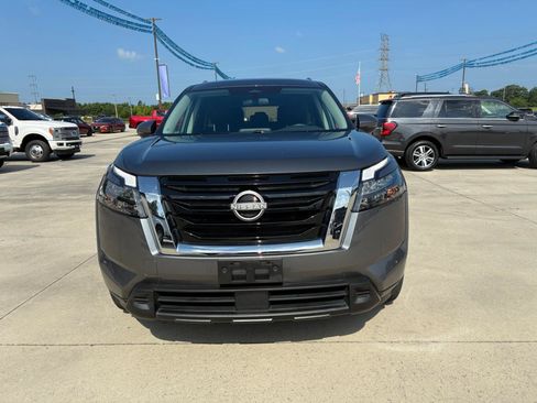 Used 2024 Nissan Pathfinder SV FWD image 3