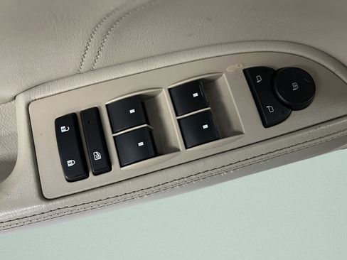 Used 2006 Buick Lucerne CXS w/ Driver Confidence Package FWD image 16