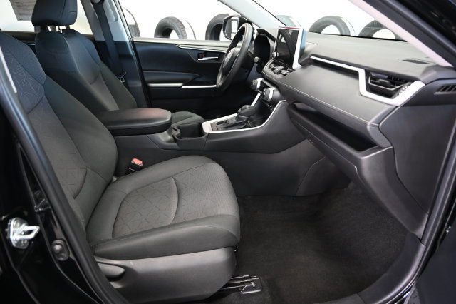 Used 2024 Toyota RAV4 XLE AWD/4WD image 11