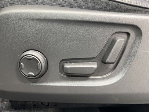 Used 2020 Volvo XC40 T5 Momentum w/ Protection Package Premier image 19