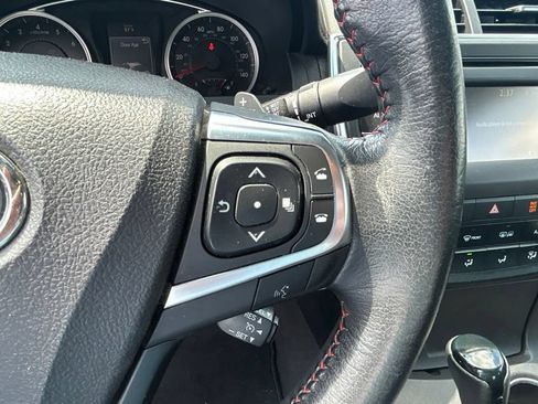 Used 2015 Toyota Camry SE w/ Moonroof Package FWD image 13