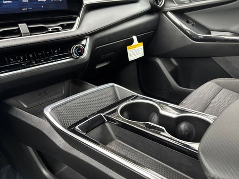 Used 2025 Chevrolet Equinox LT image 41