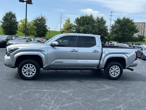 Used 2024 Toyota Tacoma SR5 AWD/4WD image 7