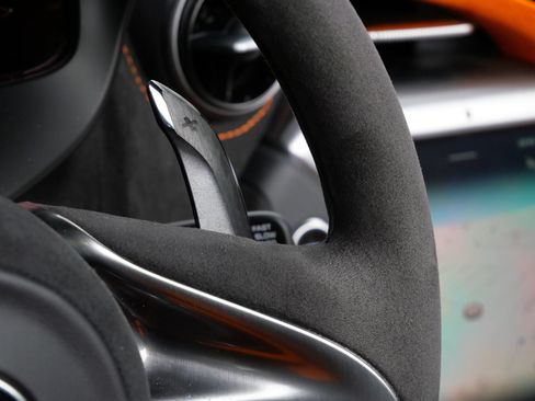 Used 2024 McLaren 750S Spider RWD image 12