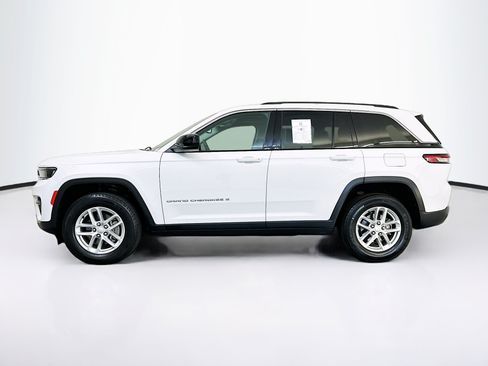 Used 2023 Jeep Grand Cherokee Laredo w/ Luxury Tech Group I AWD/4WD image 4