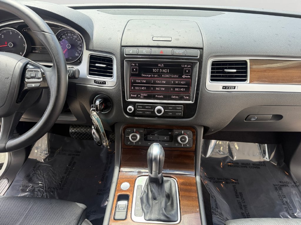 Used 2016 Volkswagen Touareg Sport AWD/4WD image 14