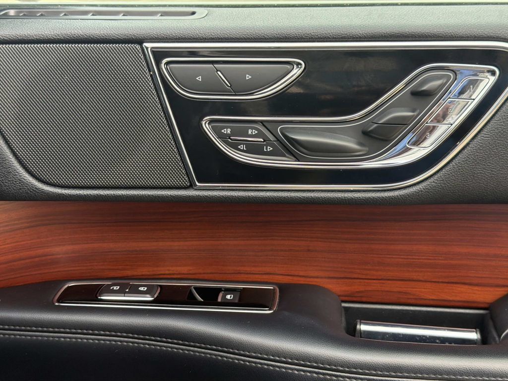 Certified 2021 Lincoln Navigator Reserve RWD image 16