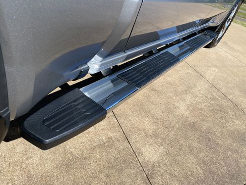 Used 2023 GMC Sierra 1500 SLT image 9