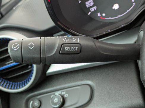 Used 2025 Chevrolet Trax LS image 17