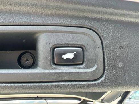 Used 2016 Honda Pilot Touring image 11