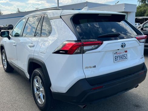 Used 2021 Toyota RAV4 LE AWD/4WD image 6