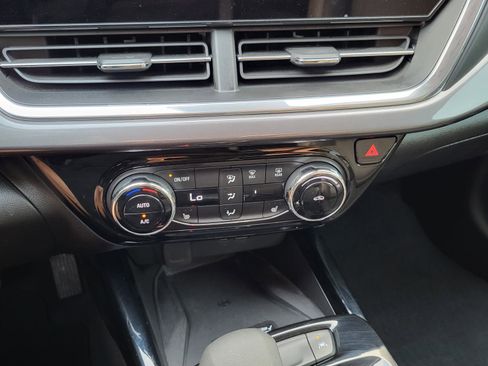 Used 2025 Chevrolet Trax ACTIV w/ Sunroof Package image 29