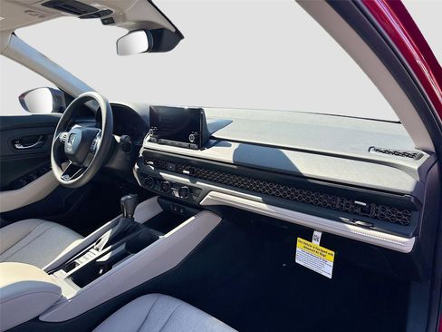 Certified 2025 Honda Accord SE image 33