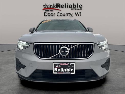 Used 2025 Volvo XC40 B5 Core image 8