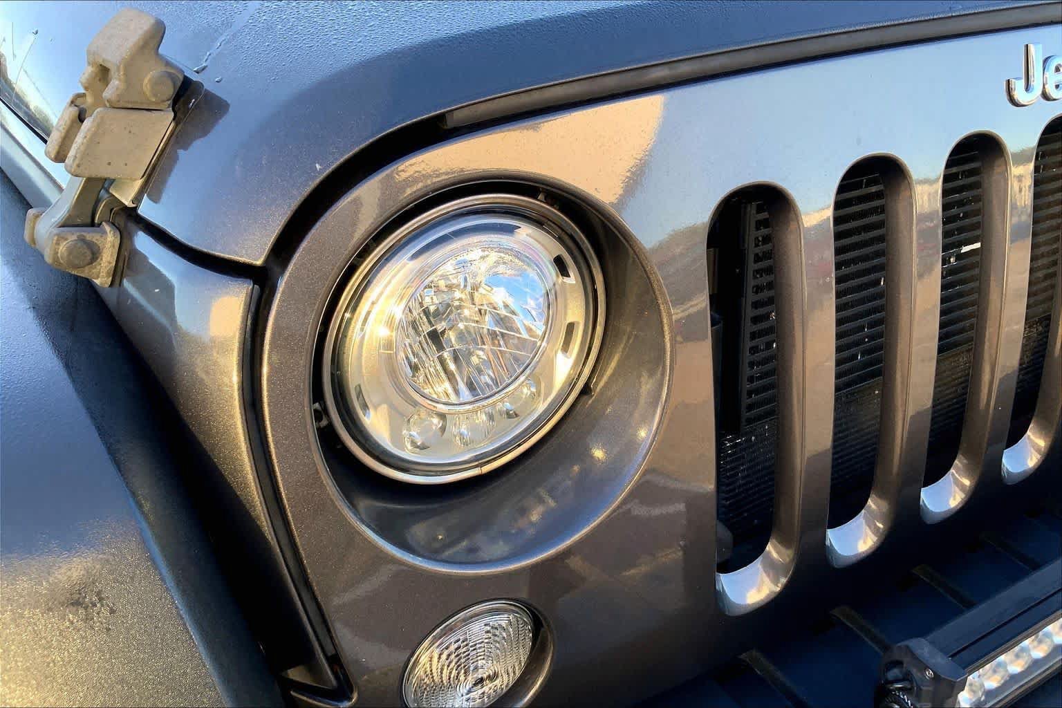 Used 2017 Jeep Wrangler Unlimited Rubicon AWD/4WD image 24