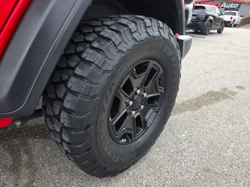 Used 2018 Jeep Wrangler Unlimited Sport S AWD/4WD image 16