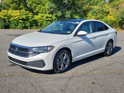 Used 2024 Volkswagen Jetta SE w/ Panoramic Sunroof Package