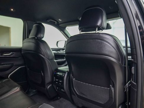 Used 2022 Jeep Grand Cherokee L Laredo image 14