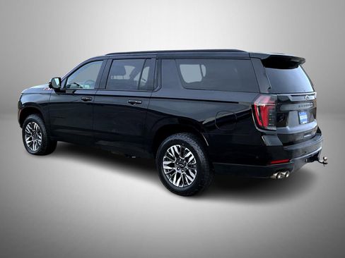 Used 2025 Chevrolet Suburban Z71 AWD/4WD image 7