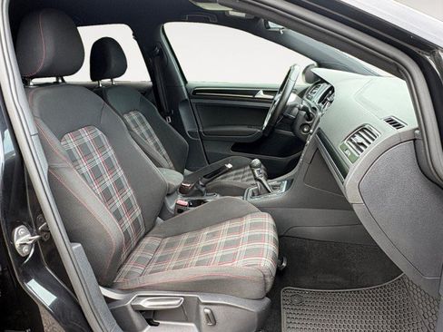 Used 2017 Volkswagen GTI SE FWD image 10