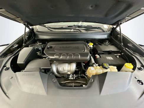 Used 2019 Jeep Cherokee Latitude Plus w/ Comfort/Convenience Group AWD/4WD image 35