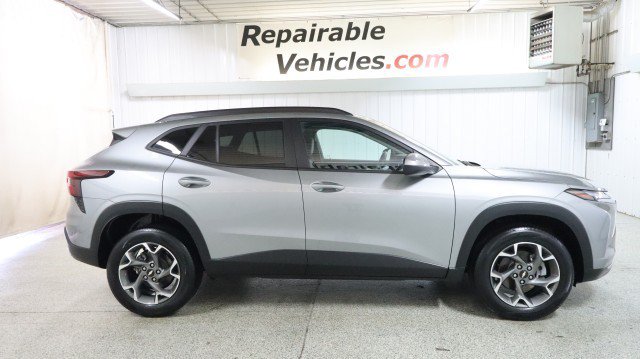 Used 2025 Chevrolet Trax LT FWD image 4
