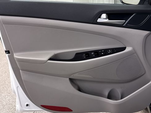 Used 2020 Hyundai Tucson SE image 3