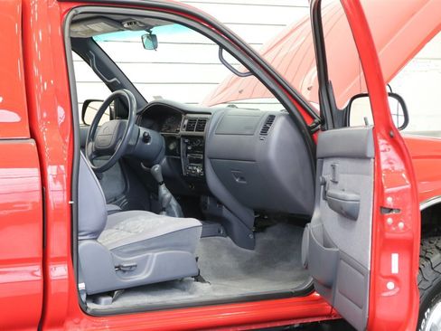Used 2000 Toyota Tacoma 4x4 Regular Cab image 57
