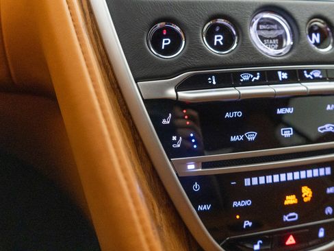 Used 2018 Aston Martin DB11 Coupe RWD image 30