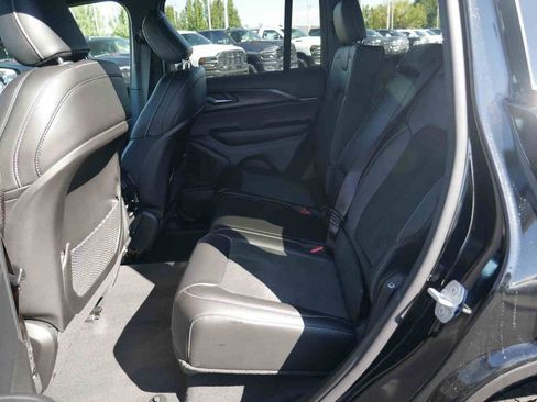 New 2025 Jeep Grand Cherokee Altitude image 12