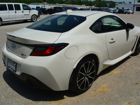 Used 2022 Toyota GR86 w/ ALL Weather Mat Package (TMS) RWD image 4