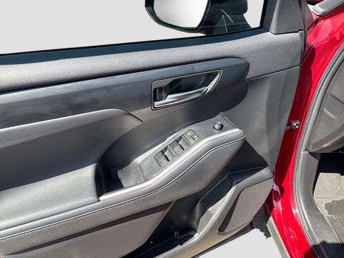 Used 2022 Toyota Highlander XLE image 17